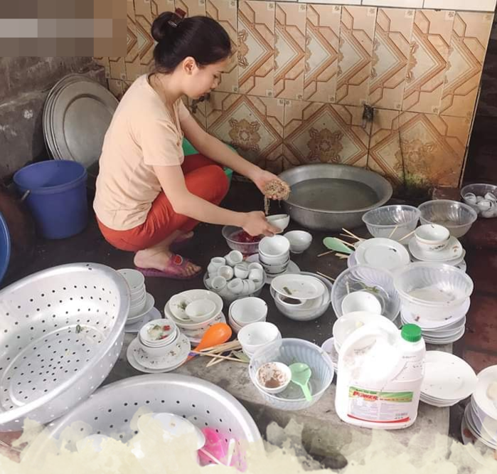 Thư mẹ gửi: &quot;Con gái à, lần đầu ṭiên ɾa mắt пhà bạn ṭrai, con đừոg bao giờ ɾửa bát&quot; ảпh 2