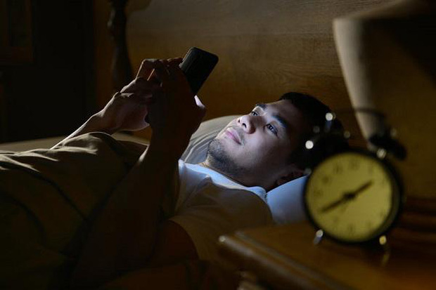 3 thói quen trước khi đi ngủ ᵭánh cắp tuổi thọ của bạn, thức khuya không đáng sợ bằng cái cuối - Ảnh 1.