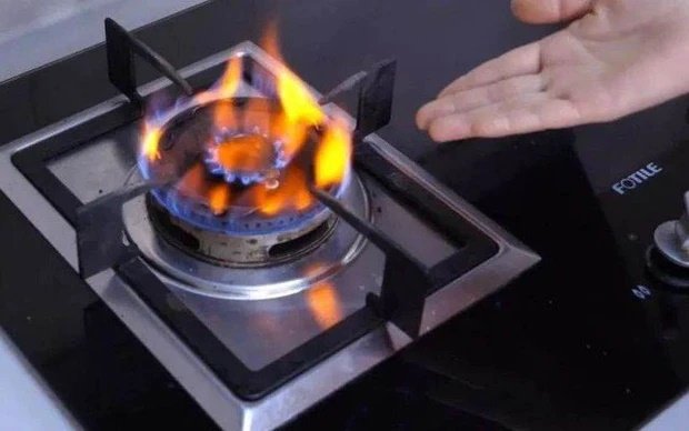 Nhà dùng bḗp gas phải biḗt việc làm chỉ với một cȃy tăm nàу: Có thể giúp giảm kha khá” tiền gas một năm-2