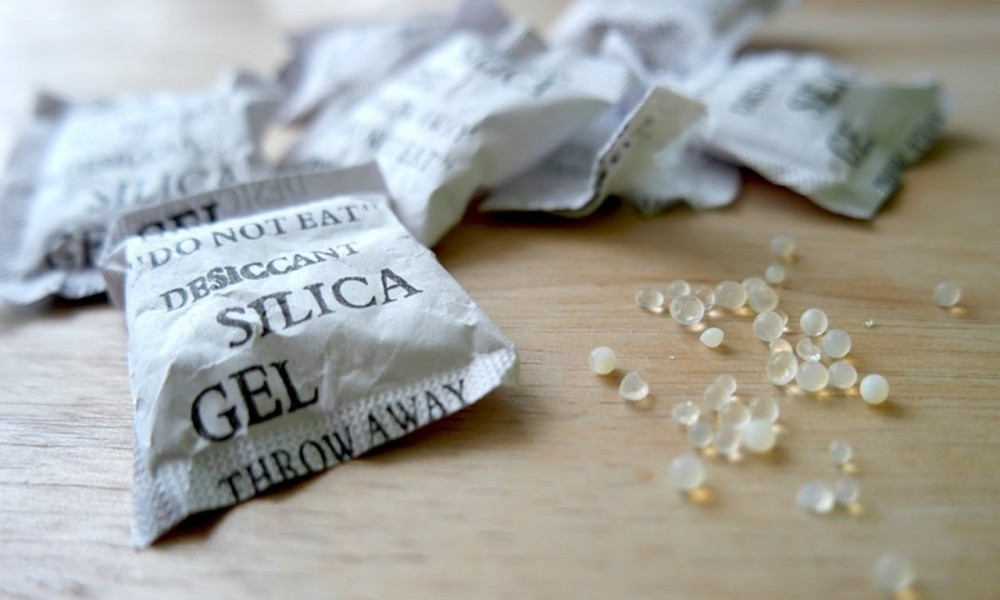 Bạn sử dụng hút ẩm có gel silica 