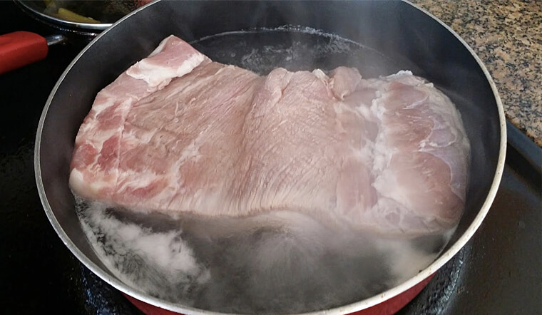Đừng dại mà chần thịt, đȃy mới là cách làm đúng để loại bỏ độc tṓ của thịt lợn mua ngoài chợ- Ảnh 2.