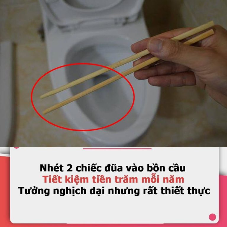 Nhét 2 chiếc đũa vào bồn cầu, tiết kiệm tiền trăm mỗi năm, tưởng nghịch dại nhưng rất thiết thực