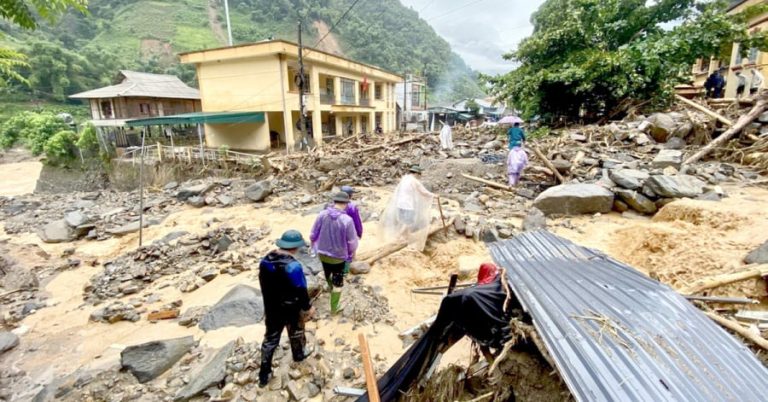 Trên điện thoại có 1 nút nhỏ: Bật ngay lên sẽ “cứu nguy” bạn khi bị cô lập mất sóng khi mưa lũ