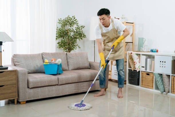 Việc lưu giữ những món đồ cũ không còn giá trị sử dụng có thể làm tắc nghẽn năng lượng trong ngôi nhà, khiến không gian trở nên nặng nề. 