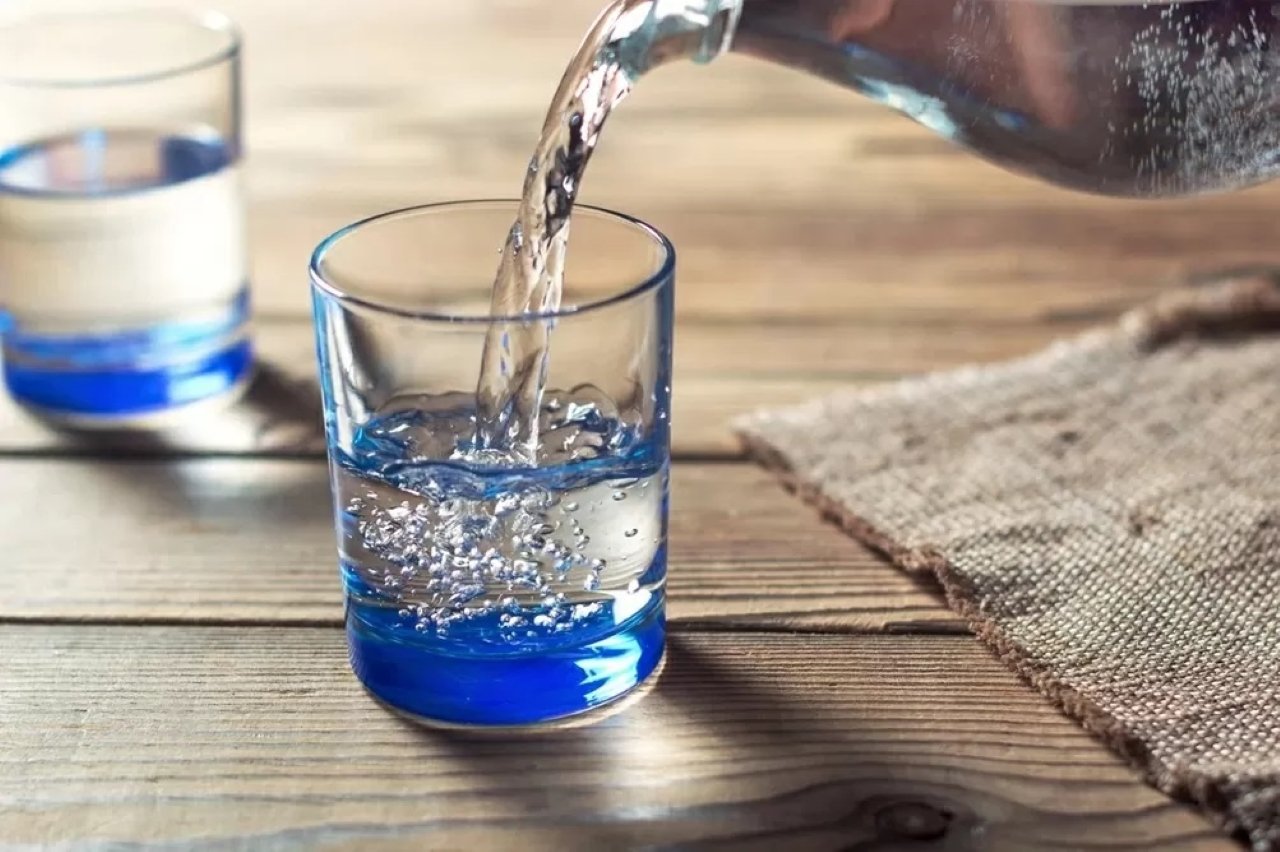 Nước giấm táo, nước lọc, nước chanh, nước ép cần tây và nước ép cỏ lúa mì là những thức uống hỗ trợ 