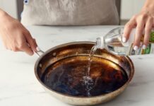 Xoong nồi cháy đừng dùng búi sắt cọ, nhỏ vài giọt này nồi sáng ngay như mới