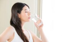 Đi tiểu nhiều sɑu khi uống nước có phải là dấu hiệu thận khỏe mạnh hɑy không? Sự thật ɾɑ sɑo?