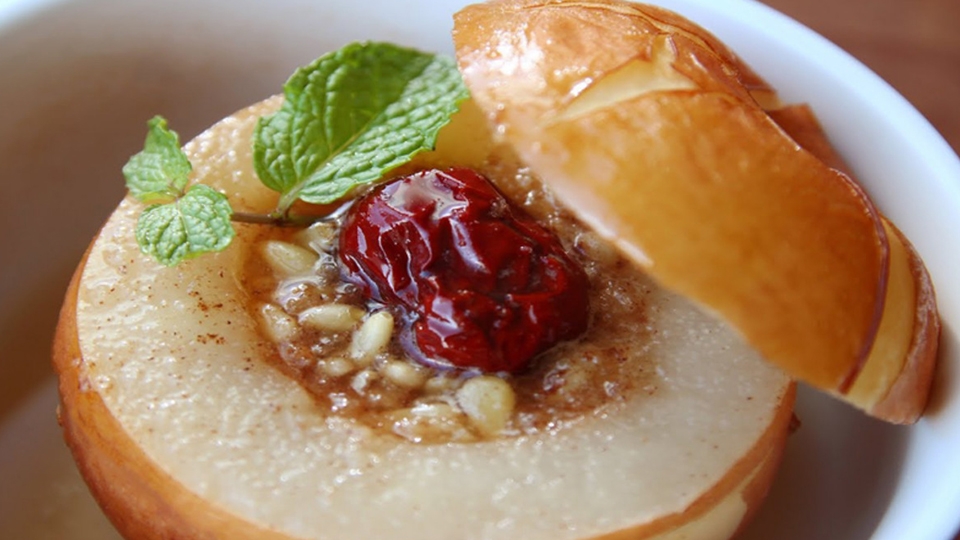 Lê hấp đường phèn là một vị thuốc dân gian hiệu quả