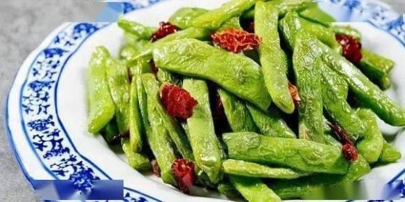 Đậu cô ve là món rau phổ biến trong bữa ăn, nhưng nếu không được nấu chín kỹ, nó có thể trở thành “quả bom hẹn giờ” cho sức khỏe dạ dày.